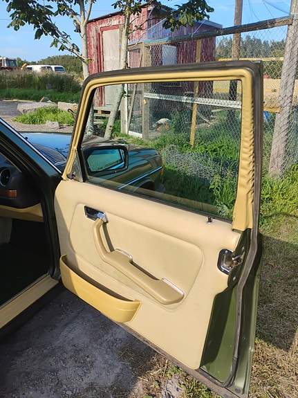 Mercedes-Benz 280 13 of 30