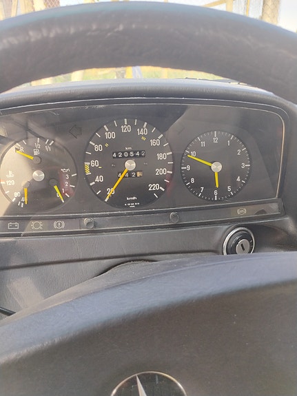 Mercedes-Benz 280 16 of 30