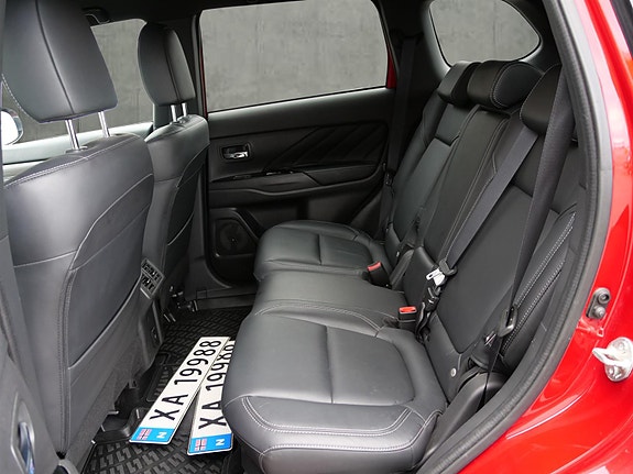 Mitsubishi Outlander 12 of 23