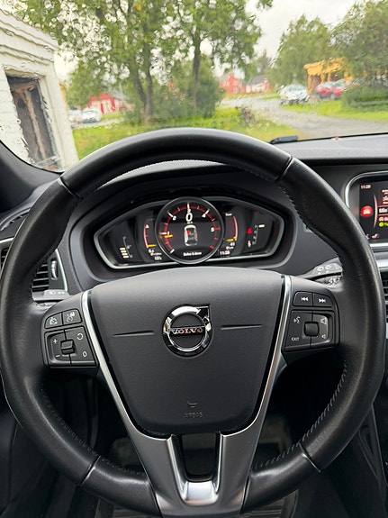 Volvo V40 Cross Country 11 of 27