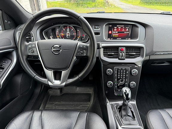 Volvo V40 Cross Country 13 of 27