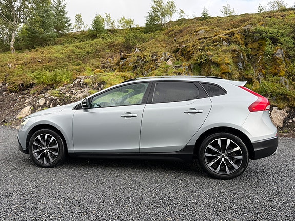 Volvo V40 Cross Country 3 of 27