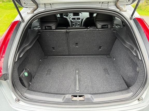 Volvo V40 Cross Country 23 of 27