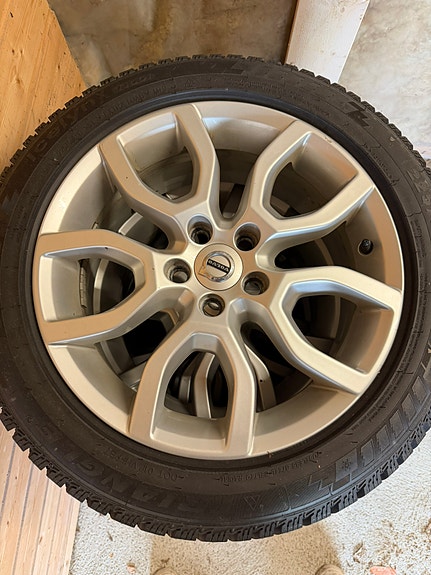 Volvo V40 Cross Country 27 of 27