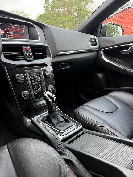 Volvo V40 Cross Country 14 of 27