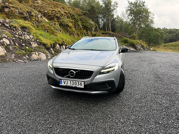 Volvo V40 Cross Country 4 of 27