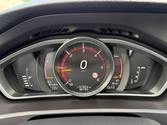Volvo V40 Cross Country 12 of 27