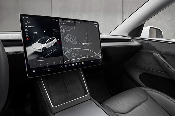 Tesla Model Y 17 of 30