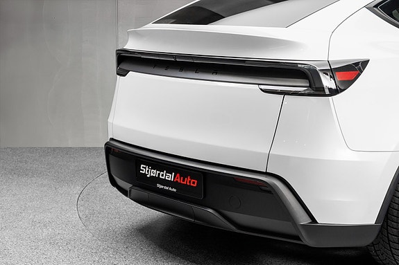 Tesla Model Y 10 of 30