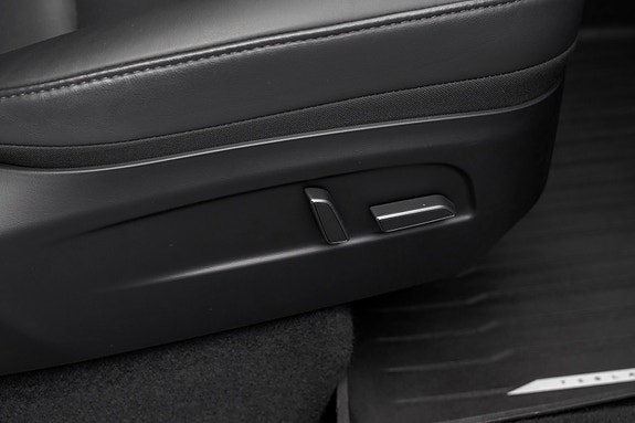 Tesla Model Y 29 of 30