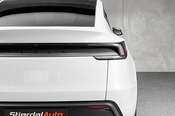 Tesla Model Y 8 of 30
