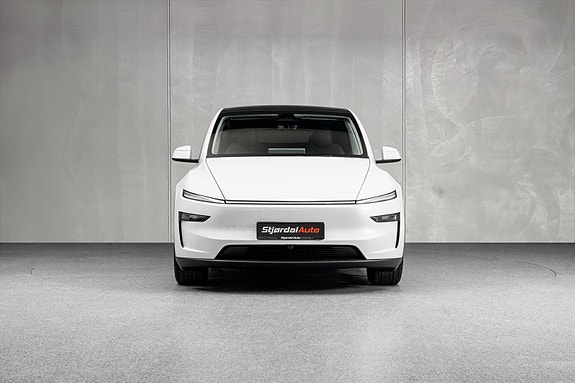 Tesla Model Y 13 of 30
