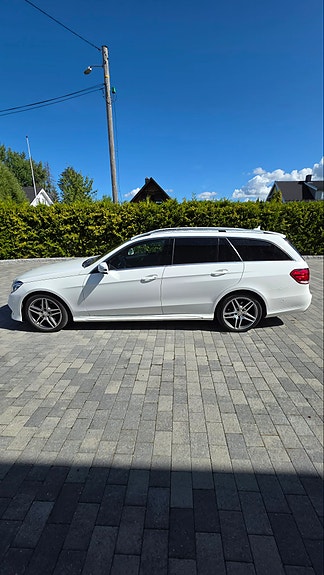 Mercedes-Benz E220 5 of 12