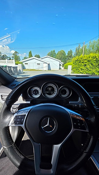 Mercedes-Benz E220 8 of 12