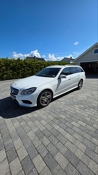 Mercedes-Benz E220 2 of 12