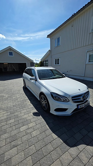 Mercedes-Benz E220 3 of 12