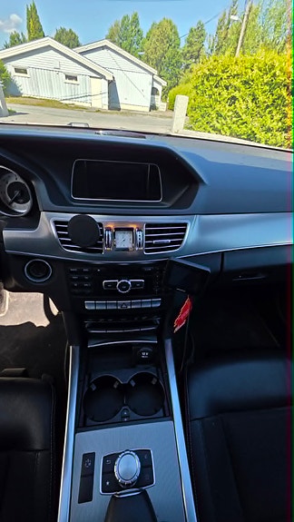Mercedes-Benz E220 9 of 12