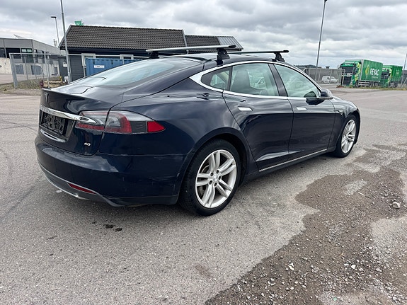Tesla Model S 7 of 30