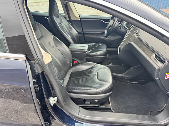 Tesla Model S 18 of 30