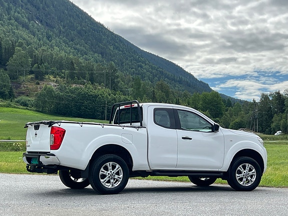 Nissan Navara 2 of 5