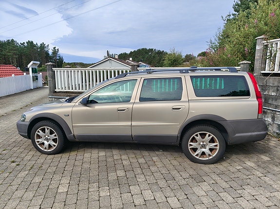 Volvo XC70 2 of 5