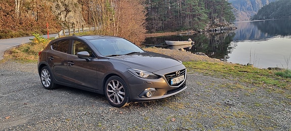 Mazda 3 4 of 5