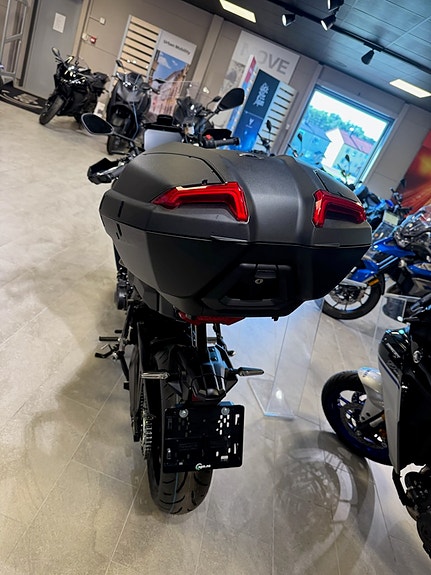 Yamaha Tracer 9 - KAMPANJE- med varmeholker, toppboks og quickshift 2 of 5