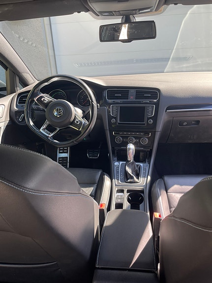 Volkswagen Golf VII 6 of 12
