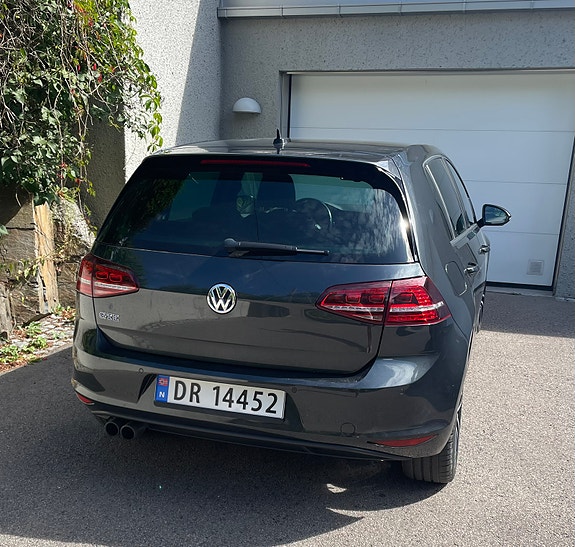 Volkswagen Golf VII 2 of 12