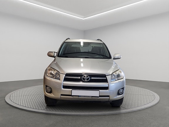 Toyota RAV4 3 of 5