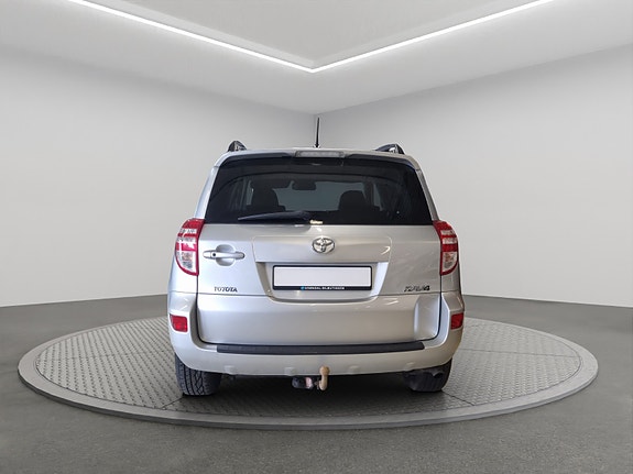 Toyota RAV4 4 of 5