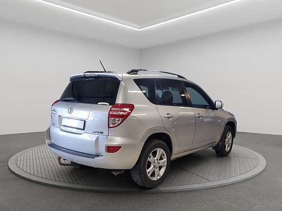 Toyota RAV4 2 of 5