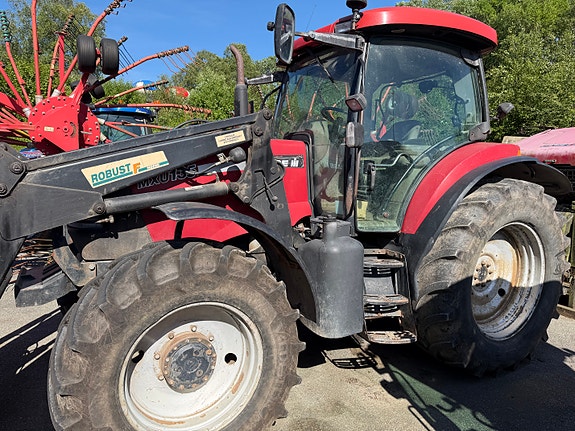 CASE IH MXU 135 2 of 5