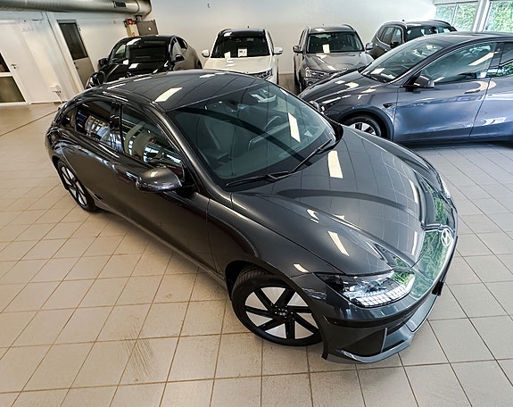 Hyundai Ioniq 6 2 of 5