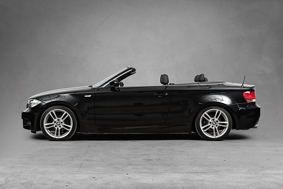 BMW 118i 2 of 5