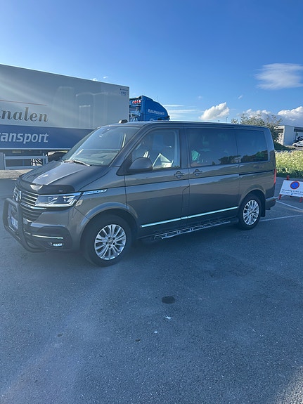Volkswagen Caravelle 2 of 5