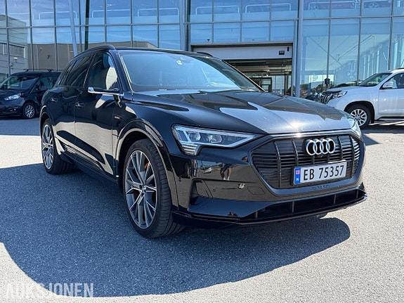 Audi e-tron 2 of 5