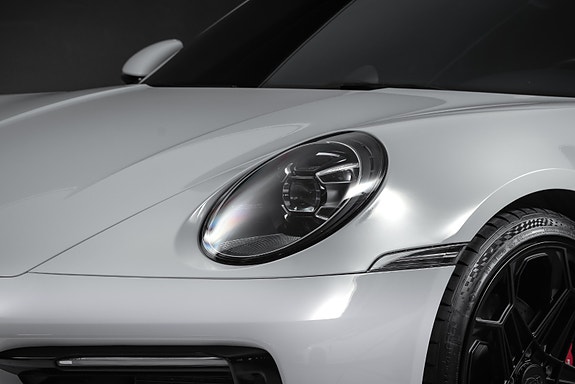 Porsche 911 4 of 5