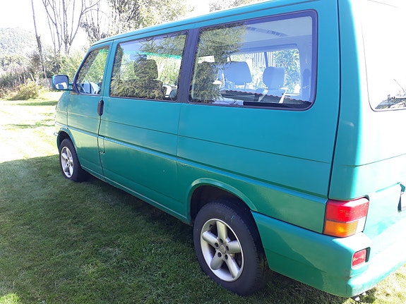 Volkswagen Caravelle 4 of 5