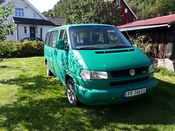 Volkswagen Caravelle 2 of 5