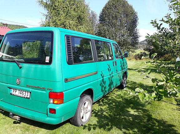 Volkswagen Caravelle 3 of 5