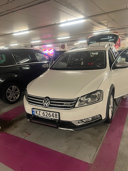 Volkswagen Passat 2 of 5