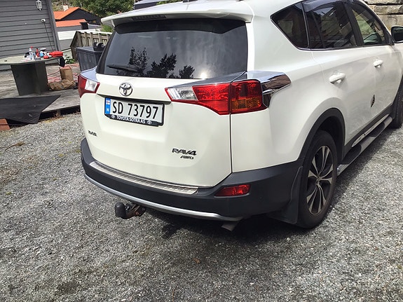 Toyota RAV4 4 of 5