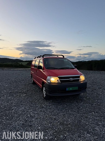 Toyota HiAce 3 of 5