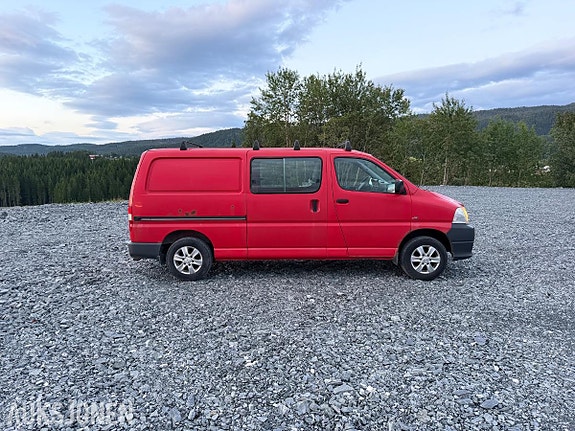 Toyota HiAce 4 of 5