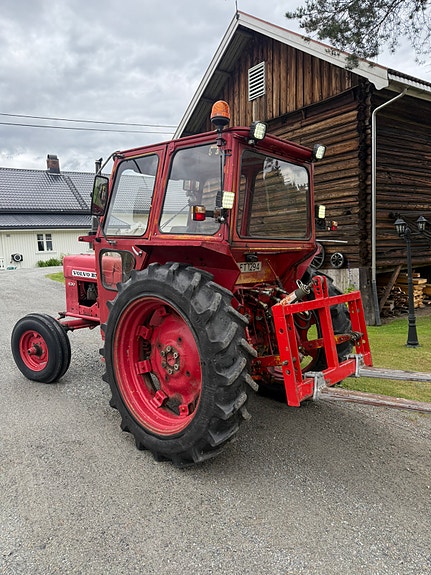 Volvo T-430 2 of 5