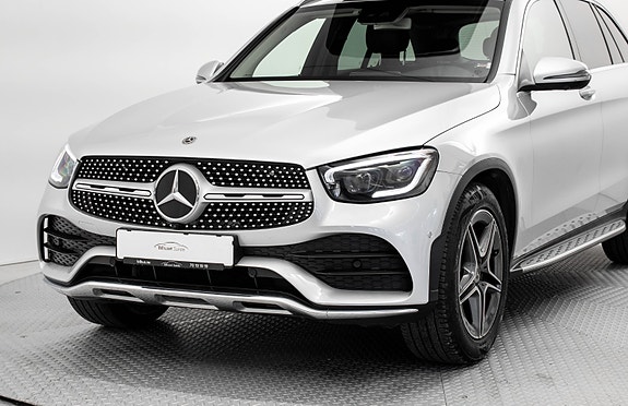 Mercedes-Benz GLC220 d 2 of 30