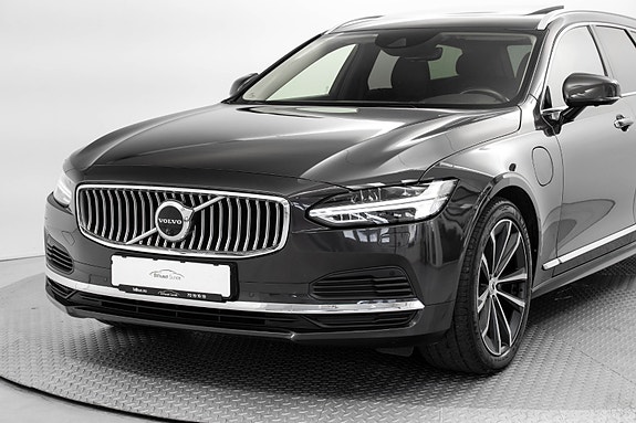 Volvo V90 2 of 5