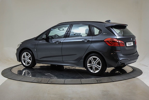 BMW 225xe 3 of 5