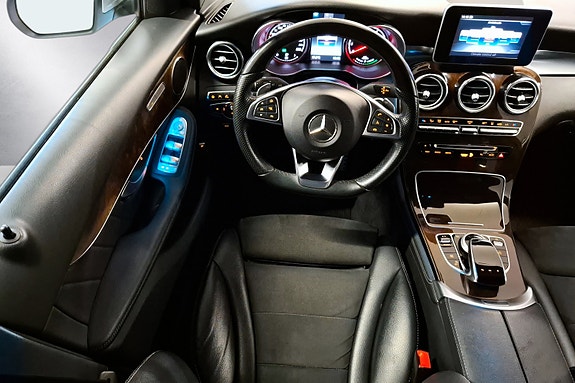Mercedes-Benz GLC350 e 13 of 30